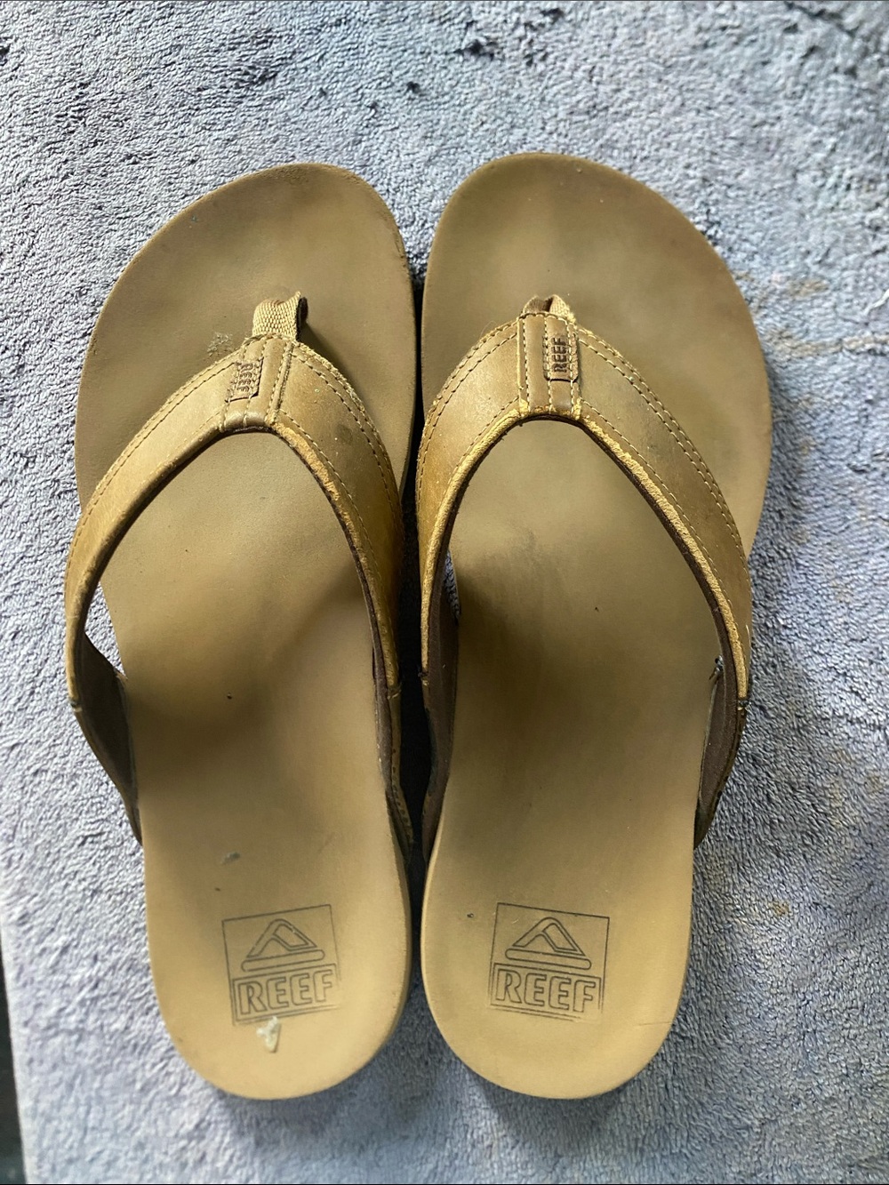Reef Men’s Tan Leather Flip Flops - Classic Thong Sandals